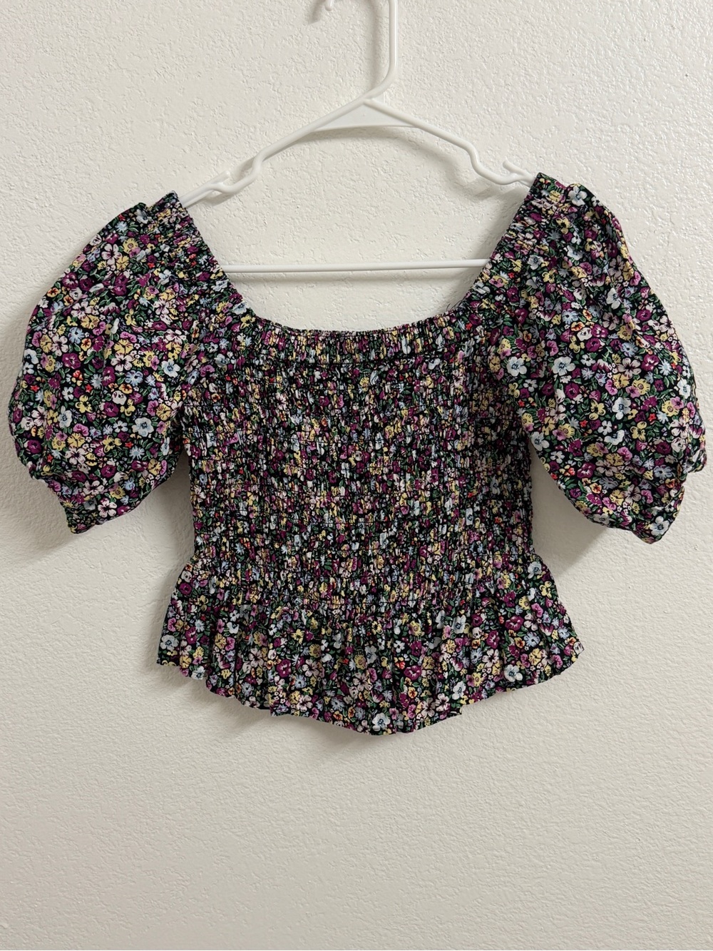 Smocked Puff Sleeve Floral Crop Top - Black Floral